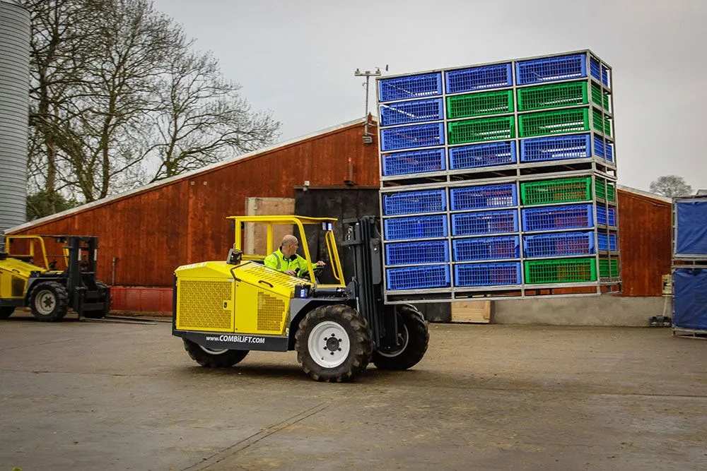 Combilift vs. Montacargas Tradicionales: ¿Cuándo Elegir Cada Uno?